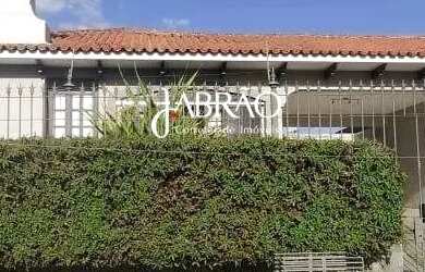 Imagem: A casa possui 3 Dormitórios, 3 Banheiros, 2 Vagas na garagem