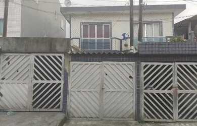 Imagem: A casa possui 3 Dormitórios, 1 Banheiro, 1 Vaga na garagem