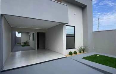 Imagem: A casa possui 3 Dormitórios, 2 Banheiros, 1 Vaga na garagem