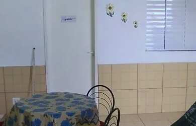 Imagem: A casa possui 1 Dormitório, Acomodam 10 pessoas e está localizado