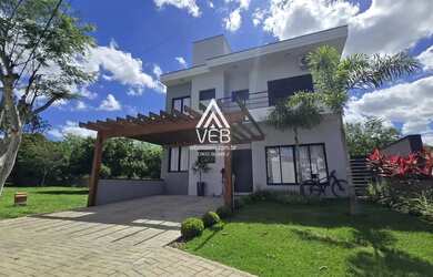 Imagem: A casa em condomínio para alugar possui 3 Dormitórios, 4 Banheiros