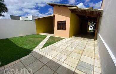 Imagem: A casa possui 3 Dormitórios, 2 Banheiros, 4 Vagas na garagem