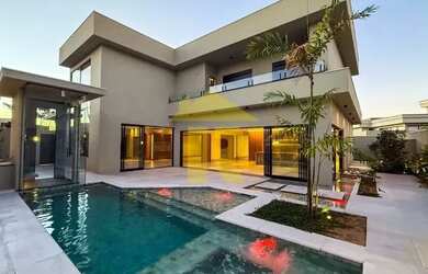 Imagem: A casa em condomínio à venda possui 4 Dormitórios, 5 Banheiros