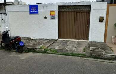 Imagem: A casa possui 2 Dormitórios, 2 Banheiros, 2 Vagas na garagem