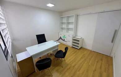 Imagem: O depósito possui 1 Vaga na garagem e 30m² de Área e está