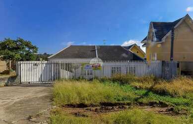 Imagem: A casa possui 5 Dormitórios, 3 Banheiros, 3 Vagas na garagem