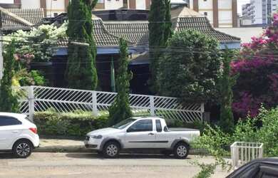 Imagem: O depósito possui 5 Vagas na garagem, 1.305m² de Área e
