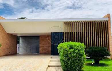 Imagem: A casa em condomínio possui 4 Dormitórios, 5 Banheiros, 4