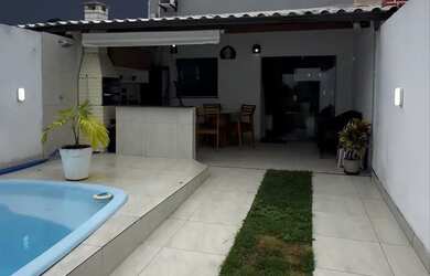 Imagem: A casa possui 2 Dormitórios, Acomodam 6 pessoas, 1 Vaga na