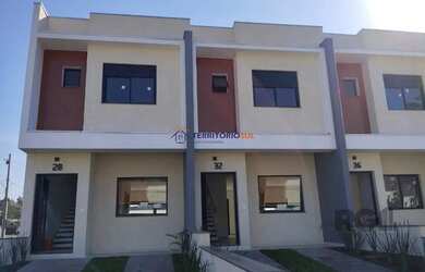 Imagem: A casa possui 3 Dormitórios, 2 Banheiros, 1 Vaga na garagem