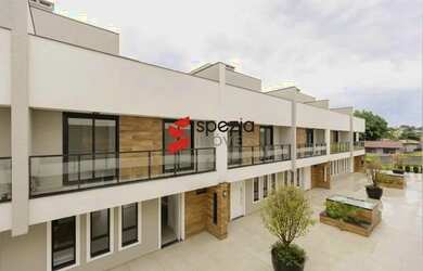 Imagem: A casa possui 3 Dormitórios, 5 Banheiros, 3 Vagas na garagem