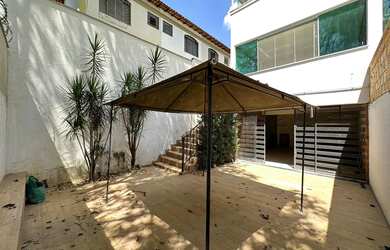 Imagem: A casa possui 3 Dormitórios, 3 Banheiros, 3 Vagas na garagem