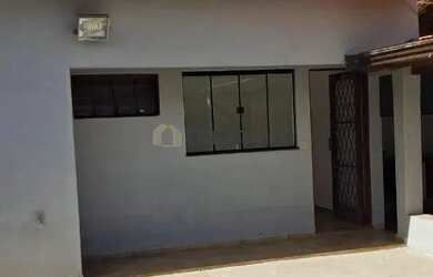 Imagem: A casa para alugar possui 5 Dormitórios, 4 Banheiros, 2 Vagas