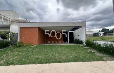 Imagem: A casa em condomínio possui 3 Dormitórios, 3 Banheiros, 2