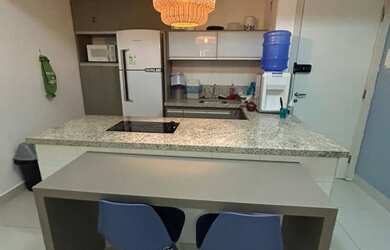 Imagem: O apartamento possui 2 Dormitórios, 1 Banheiro, 1 Vaga na garagem