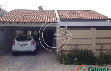 Imagem: A casa possui 3 Dormitórios, 1 Banheiro, 2 Vagas na garagem