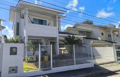 Imagem: A casa possui 4 Dormitórios, 5 Banheiros, 5 Vagas na garagem