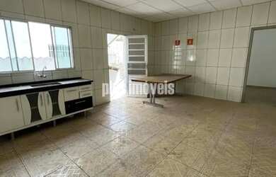 Imagem: O depósito possui 4 Vagas na garagem, 344m² de Área e está