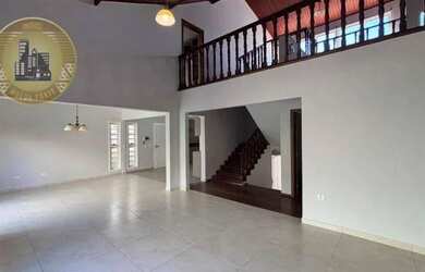 Imagem: A casa possui 3 Dormitórios, 3 Banheiros, 5 Vagas na garagem