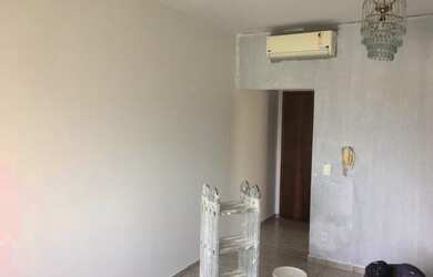 Imagem: O apartamento possui 3 Dormitórios, 1 Banheiro, 1 Vaga na garagem