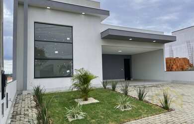 Imagem: A casa em condomínio possui 3 Dormitórios, 3 Banheiros, 4