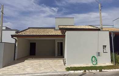 Imagem: A casa em condomínio possui 3 Dormitórios, 2 Banheiros, 2