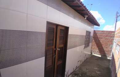 Imagem: A casa possui 2 Dormitórios, 2 Banheiros, 67m² de Área e