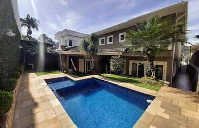 Imagem: A casa possui 4 Dormitórios, 5 Banheiros, 5 Vagas na garagem