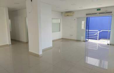 Imagem: O depósito possui 4 Vagas na garagem, 230m² de Área e está