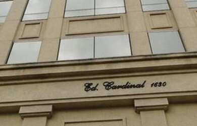 Imagem: O depósito possui 5 Vagas na garagem e 181m² de Área e está