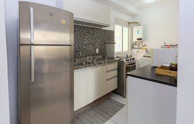 Imagem: O apartamento possui 3 Dormitórios, 1 Banheiro, 1 Vaga na garagem