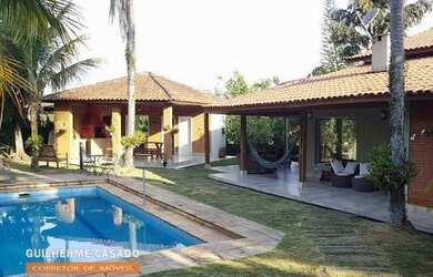 Imagem: A casa possui 5 Dormitórios, 5 Banheiros, 4 Vagas na garagem