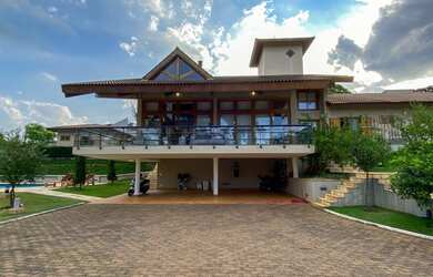 Imagem: A casa possui 5 Dormitórios, 5 Banheiros, 5 Vagas na garagem