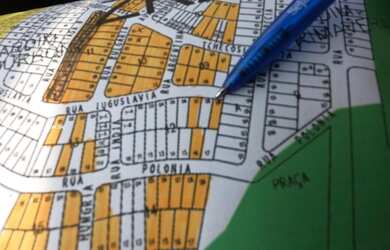 Imagem: O terreno possui 382m² de Área e está localizado em Centro