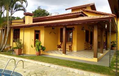 Imagem: A casa possui 5 Dormitórios, 4 Banheiros, 5 Vagas na garagem