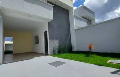 Imagem: A casa possui 3 Dormitórios, 2 Banheiros, 2 Vagas na garagem