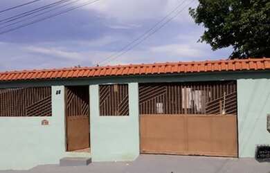 Imagem: A casa à venda possui 1 Dormitório, 1 Banheiro, 1 Vaga na