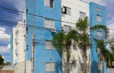 Imagem: O apartamento possui 2 Dormitórios, 1 Banheiro, 1 Vaga na garagem