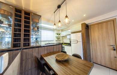 Imagem: O apartamento possui 2 Dormitórios, 1 Banheiro, 1 Vaga na garagem