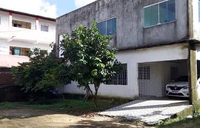 Imagem: A casa possui 4 Dormitórios, 4 Banheiros, 5 Vagas na garagem