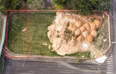 Imagem: O terreno possui 473m² de Área e está localizado em Loteamento