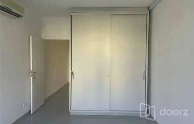 Imagem: O depósito possui 1 Vaga na garagem e 32m² de Área e está