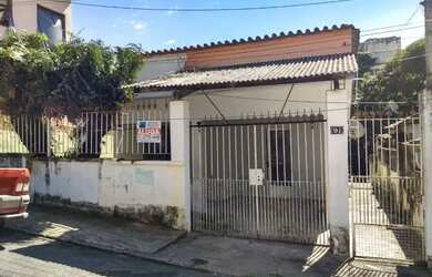 Imagem: A casa possui 3 Dormitórios, 2 Banheiros, 1 Vaga na garagem