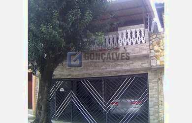 Imagem: A casa possui 3 Dormitórios, 3 Banheiros, 2 Vagas na garagem