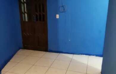 Imagem: A casa possui 1 Dormitório, 1 Banheiro, 1 Vaga na garagem e