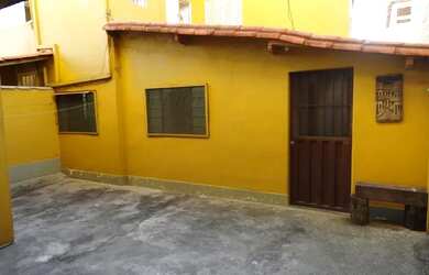 Imagem: A casa possui 2 Dormitórios, 1 Banheiro, 1 Vaga na garagem