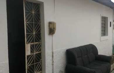 Imagem: A casa possui 2 Dormitórios, 1 Banheiro, 180m² de Área e