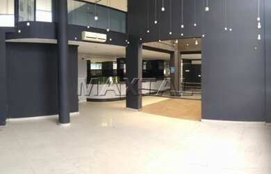 Imagem: O depósito possui 2 Vagas na garagem, 250m² de Área e está