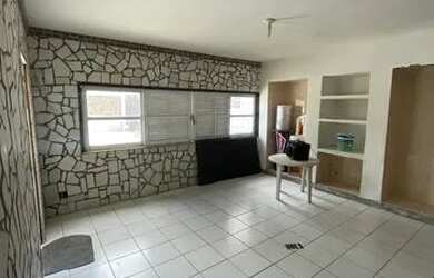 Imagem: O depósito possui 4 Vagas na garagem, 45m² de Área e está