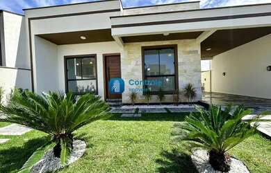 Imagem: A casa possui 3 Dormitórios, 2 Banheiros, 2 Vagas na garagem